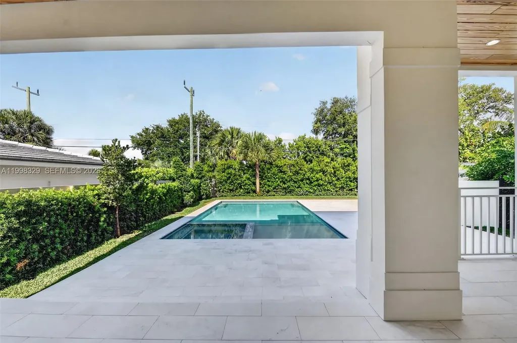 1017 S Palmway Lake Worth FL 33460