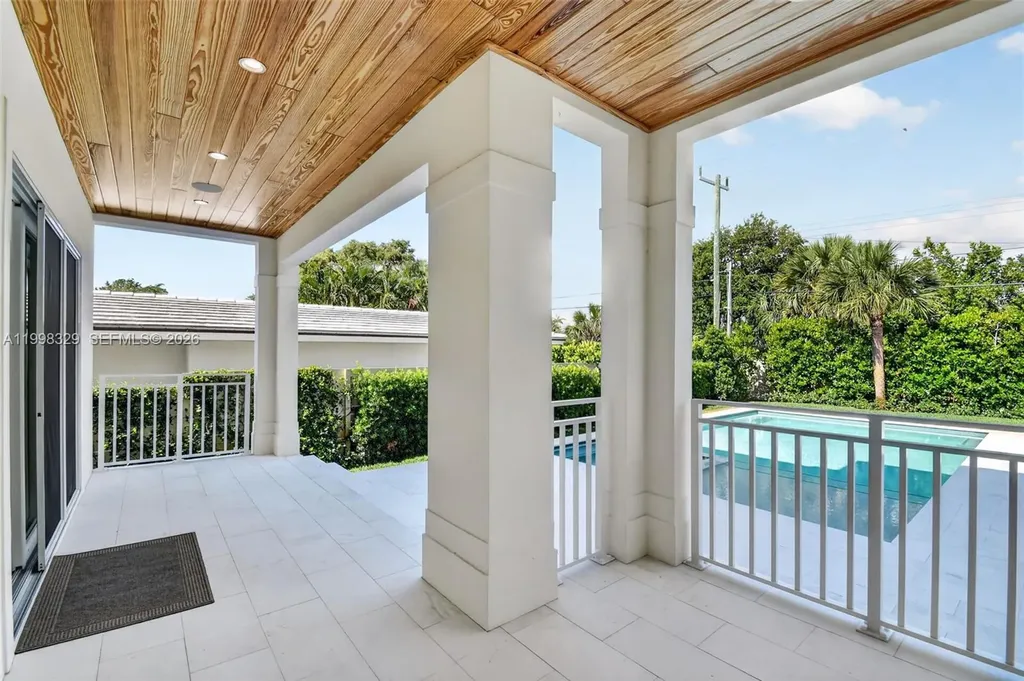 1017 S Palmway Lake Worth FL 33460
