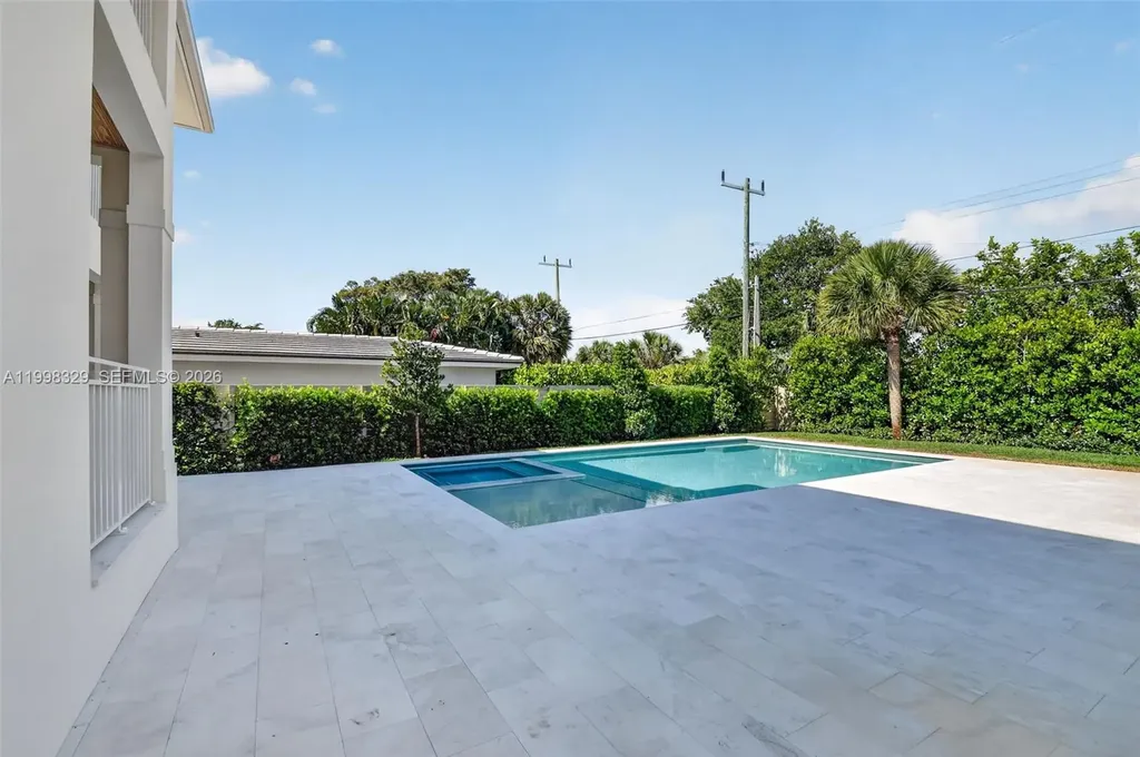 1017 S Palmway Lake Worth FL 33460