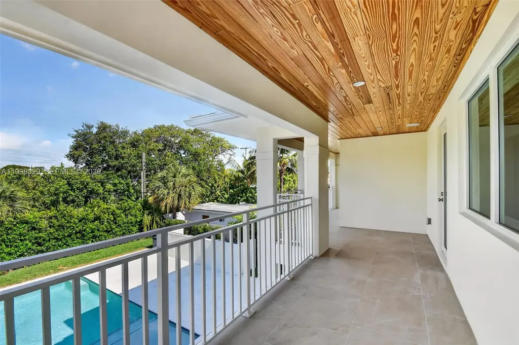 1017 S Palmway Lake Worth FL 33460