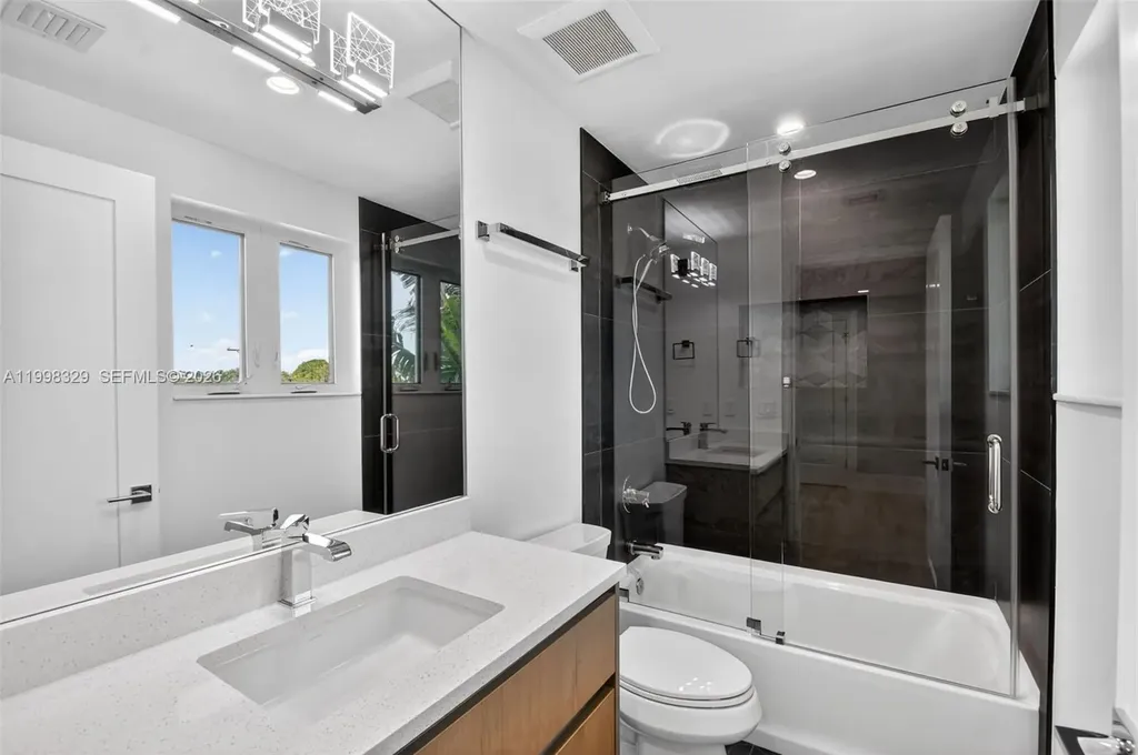 1017 S Palmway Lake Worth FL 33460