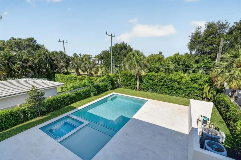 1017 S Palmway Lake Worth FL 33460