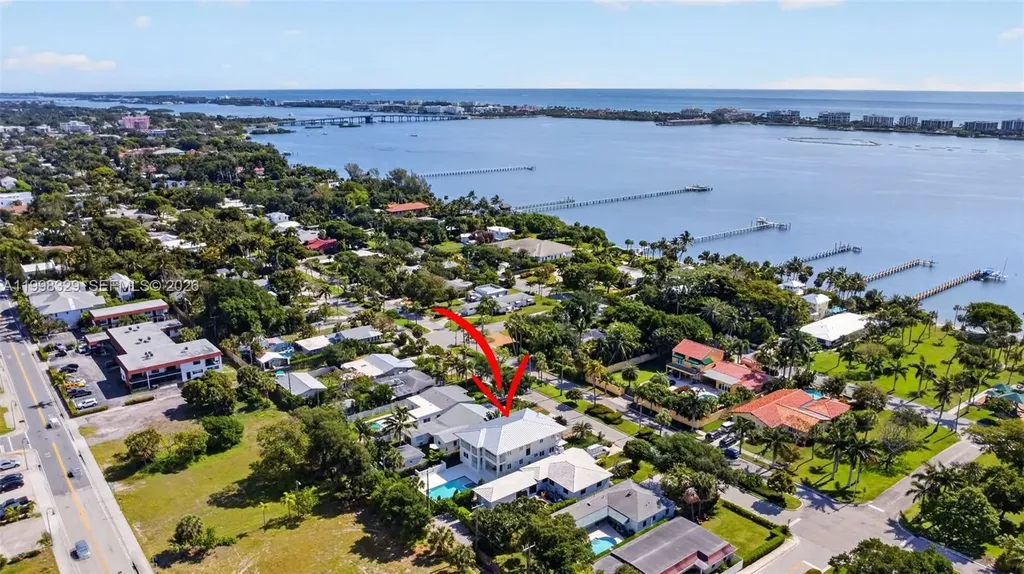 1017 S Palmway Lake Worth FL 33460