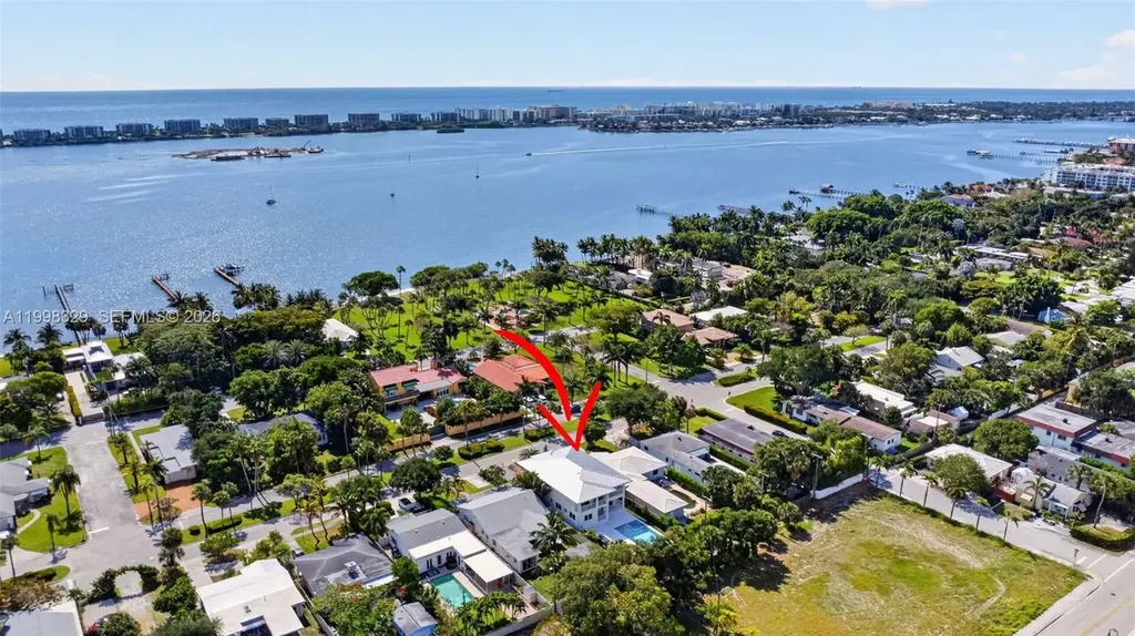 1017 S Palmway Lake Worth FL 33460