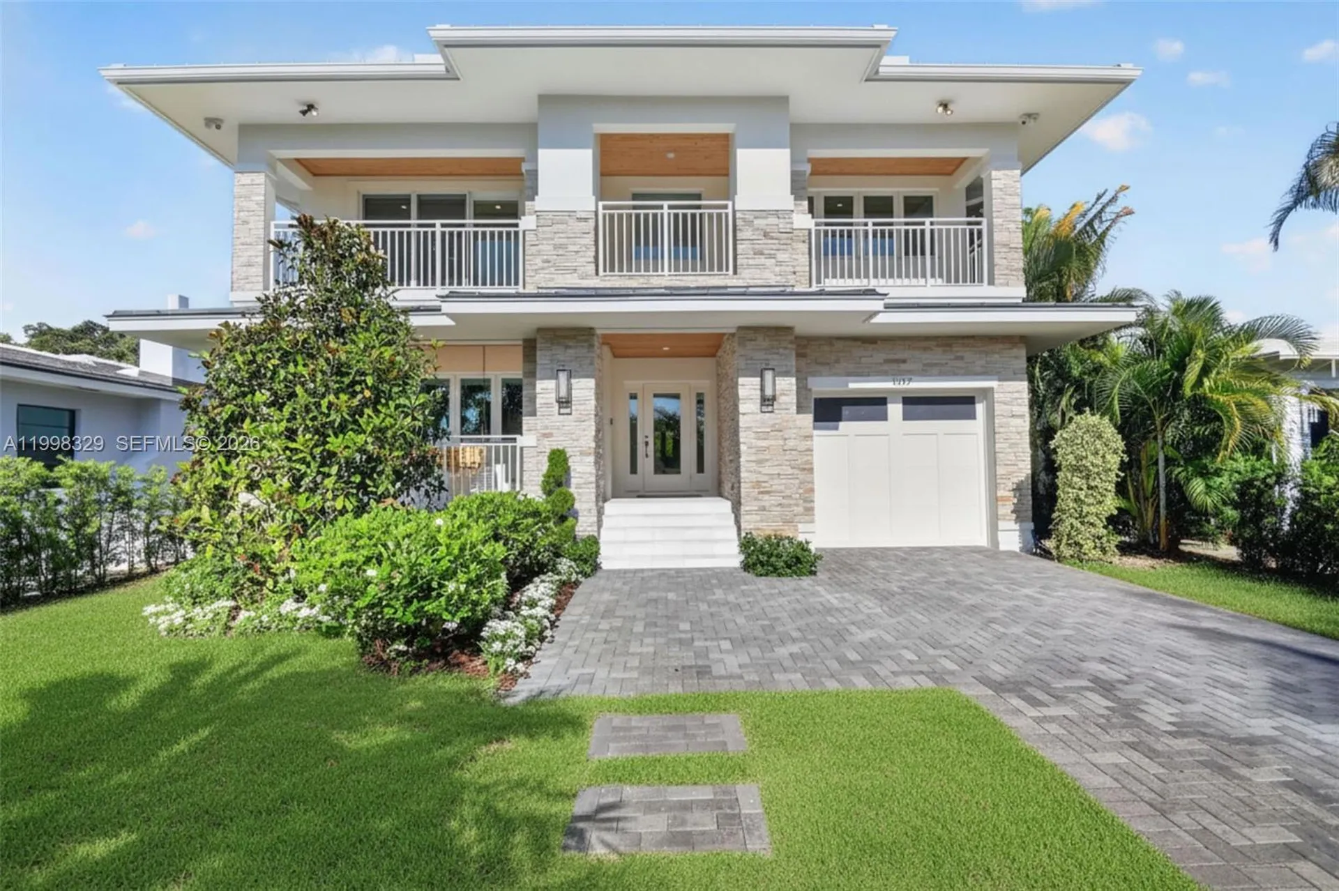 1017 S Palmway Lake Worth FL 33460