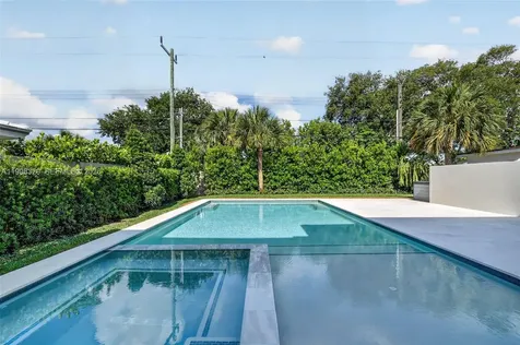 1017 S Palmway Lake Worth FL 33460