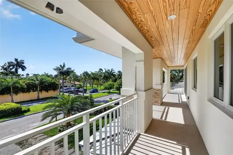 1017 S Palmway Lake Worth FL 33460