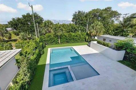 1017 S Palmway Lake Worth FL 33460