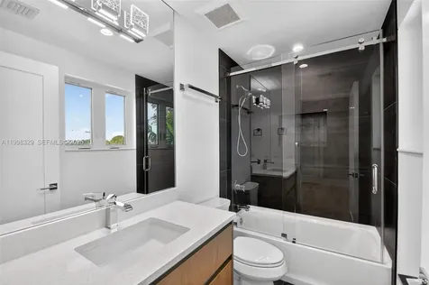 1017 S Palmway Lake Worth FL 33460