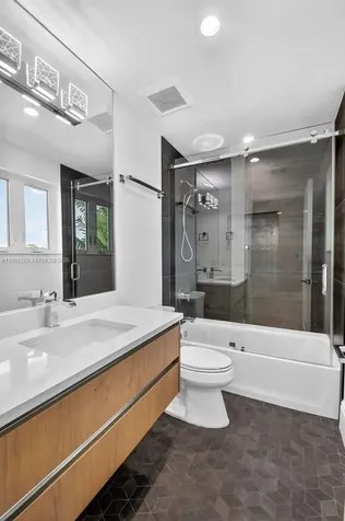 1017 S Palmway Lake Worth FL 33460