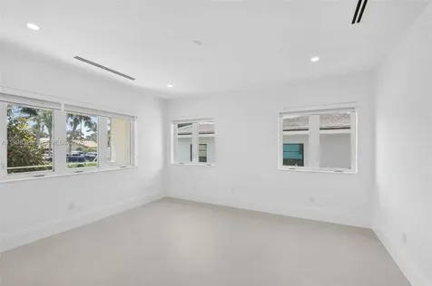 1017 S Palmway Lake Worth FL 33460