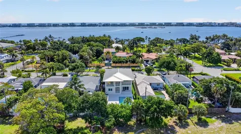 1017 S Palmway Lake Worth FL 33460