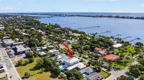 1017 S Palmway Lake Worth FL 33460