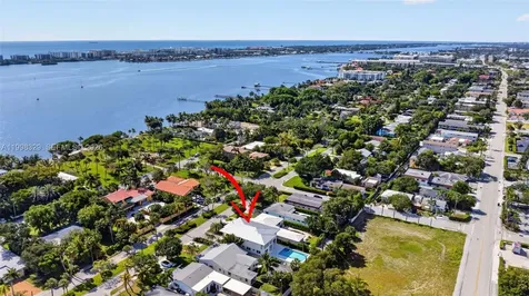 1017 S Palmway Lake Worth FL 33460
