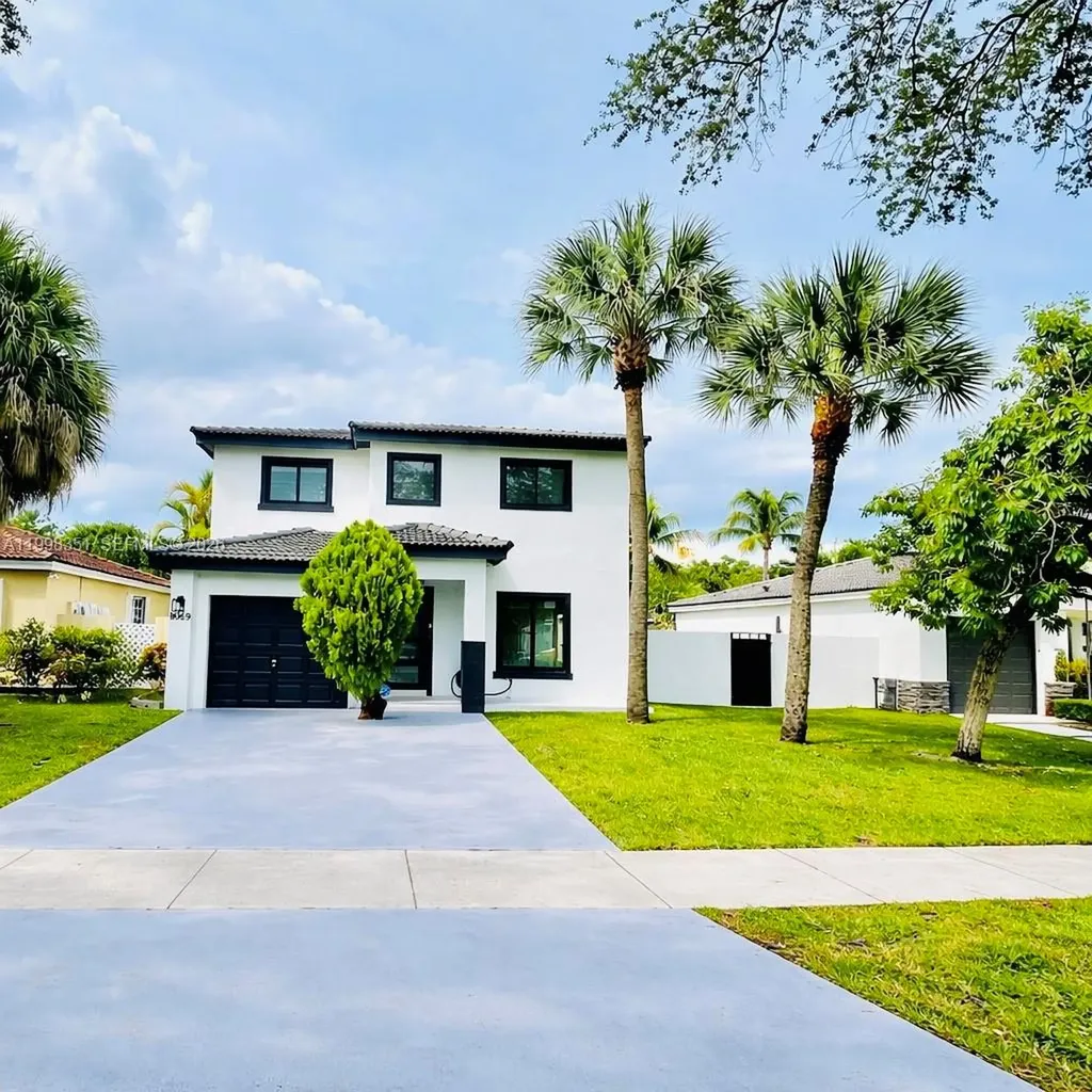 9069 NW 193rd Street Hialeah FL 33018