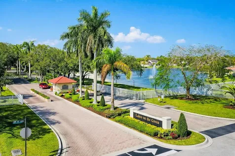 9069 NW 193rd Street Hialeah FL 33018