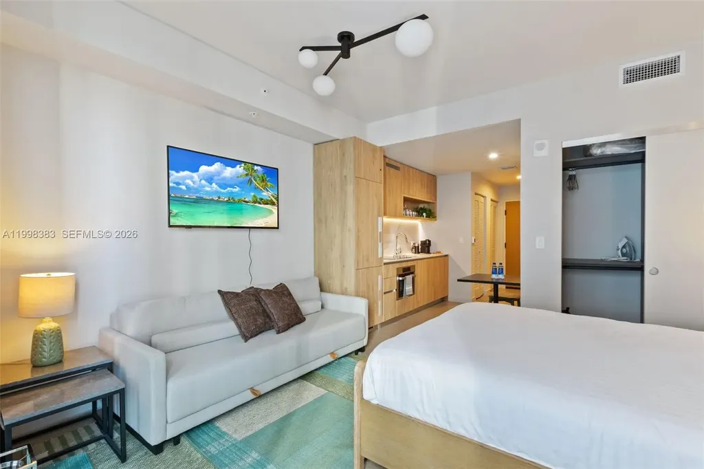 11 NE 6 Miami FL 33132