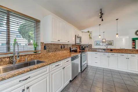 526 Danville Terrace Davie FL 33325