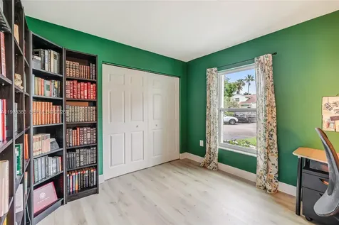 526 Danville Terrace Davie FL 33325