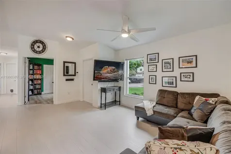 526 Danville Terrace Davie FL 33325