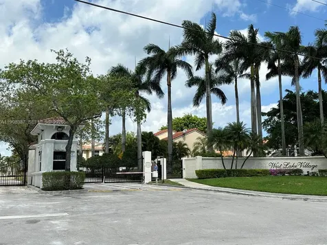 1120 W Lake Street Hollywood FL 33020