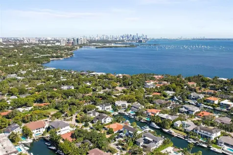 10 Edgewater Drive Coral Gables FL 33133