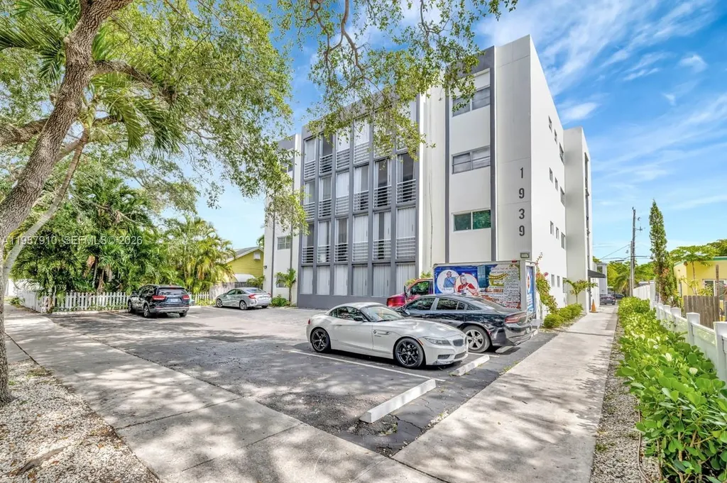 1939 Jefferson Street Hollywood FL 33020