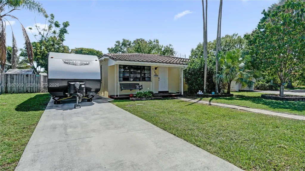 1007 N 31st Road Hollywood FL 33021
