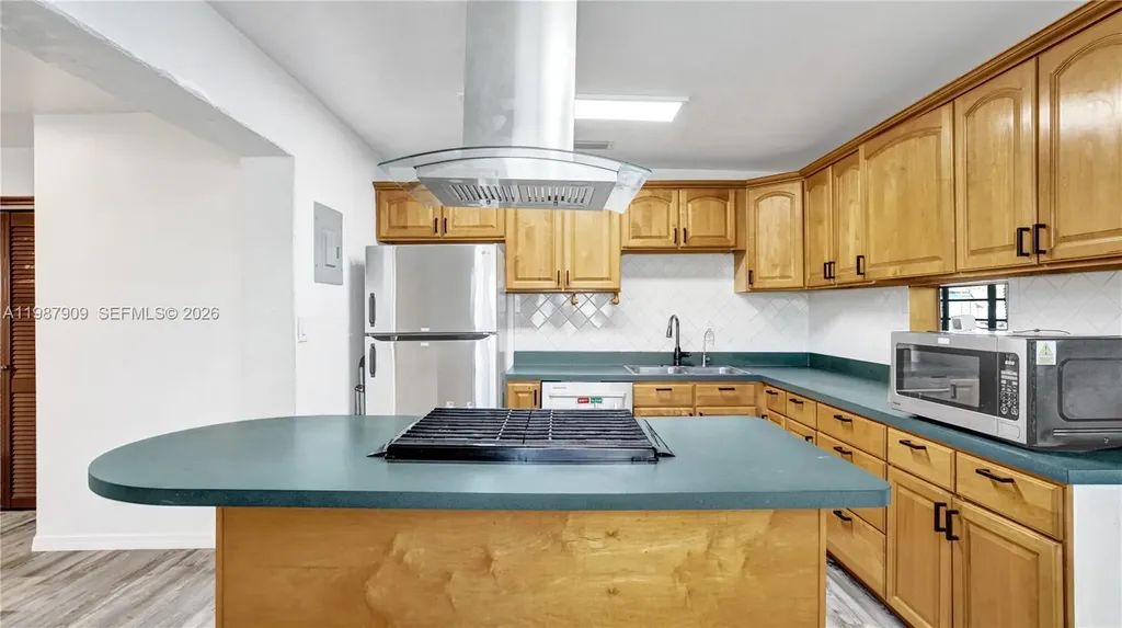 1007 N 31st Road Hollywood FL 33021