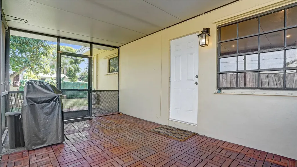 1007 N 31st Road Hollywood FL 33021