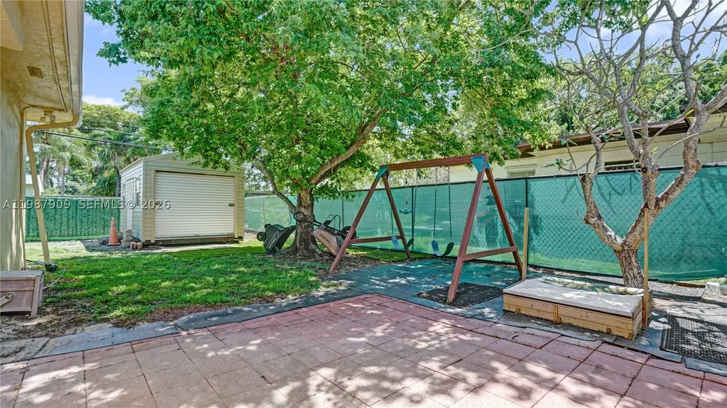 1007 N 31st Road Hollywood FL 33021