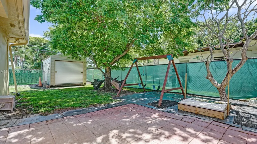 1007 N 31st Road Hollywood FL 33021