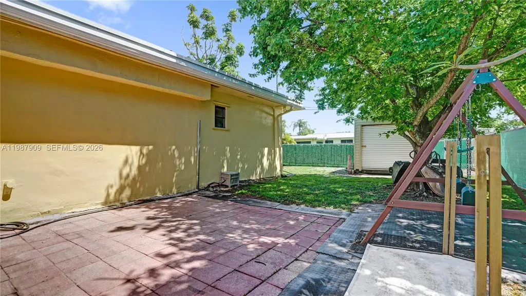 1007 N 31st Road Hollywood FL 33021