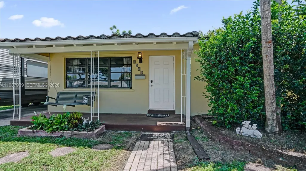 1007 N 31st Road Hollywood FL 33021