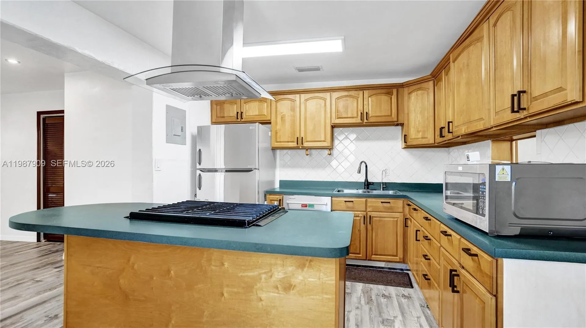 1007 N 31st Road Hollywood FL 33021