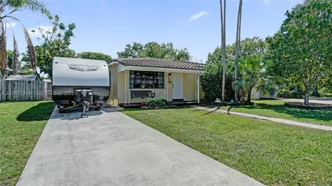 1007 N 31st Road Hollywood FL 33021