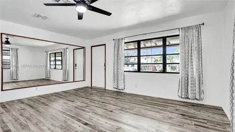 1007 N 31st Road Hollywood FL 33021