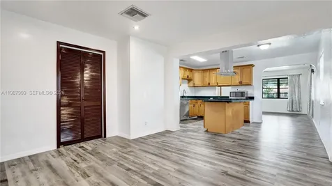 1007 N 31st Road Hollywood FL 33021