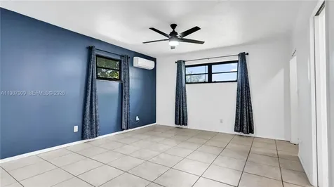 1007 N 31st Road Hollywood FL 33021