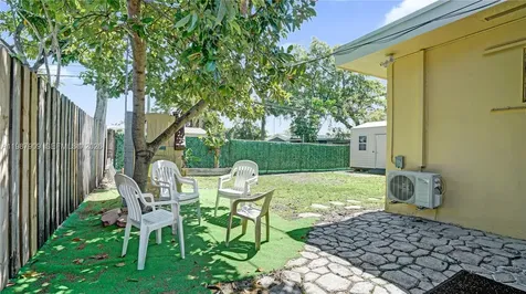 1007 N 31st Road Hollywood FL 33021