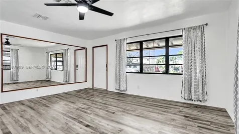 1007 N 31st Road Hollywood FL 33021