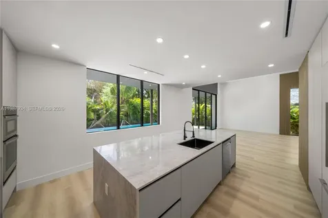 536 NW 48th Street Miami FL 33127