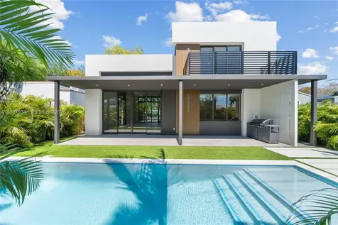 536 NW 48th Street Miami FL 33127
