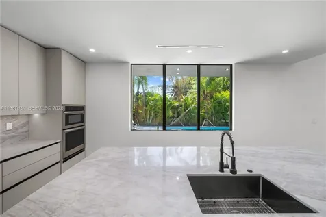 536 NW 48th Street Miami FL 33127