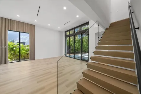 536 NW 48th Street Miami FL 33127