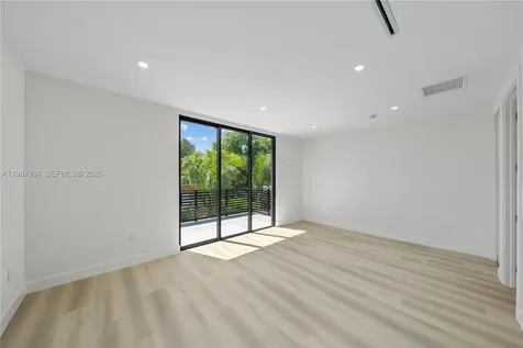 536 NW 48th Street Miami FL 33127