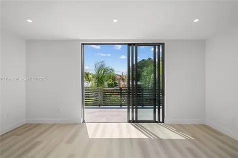 536 NW 48th Street Miami FL 33127