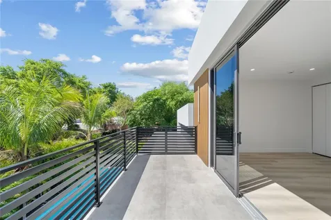 536 NW 48th Street Miami FL 33127