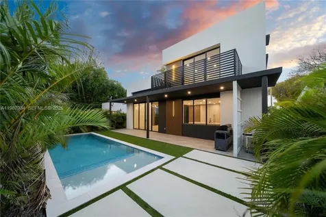 536 NW 48th Street Miami FL 33127
