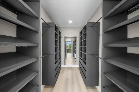 536 NW 48th Street Miami FL 33127